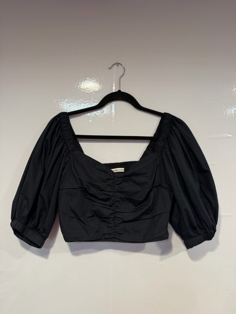 Black puff sleeve Abercrombie and Fitch crop top‎